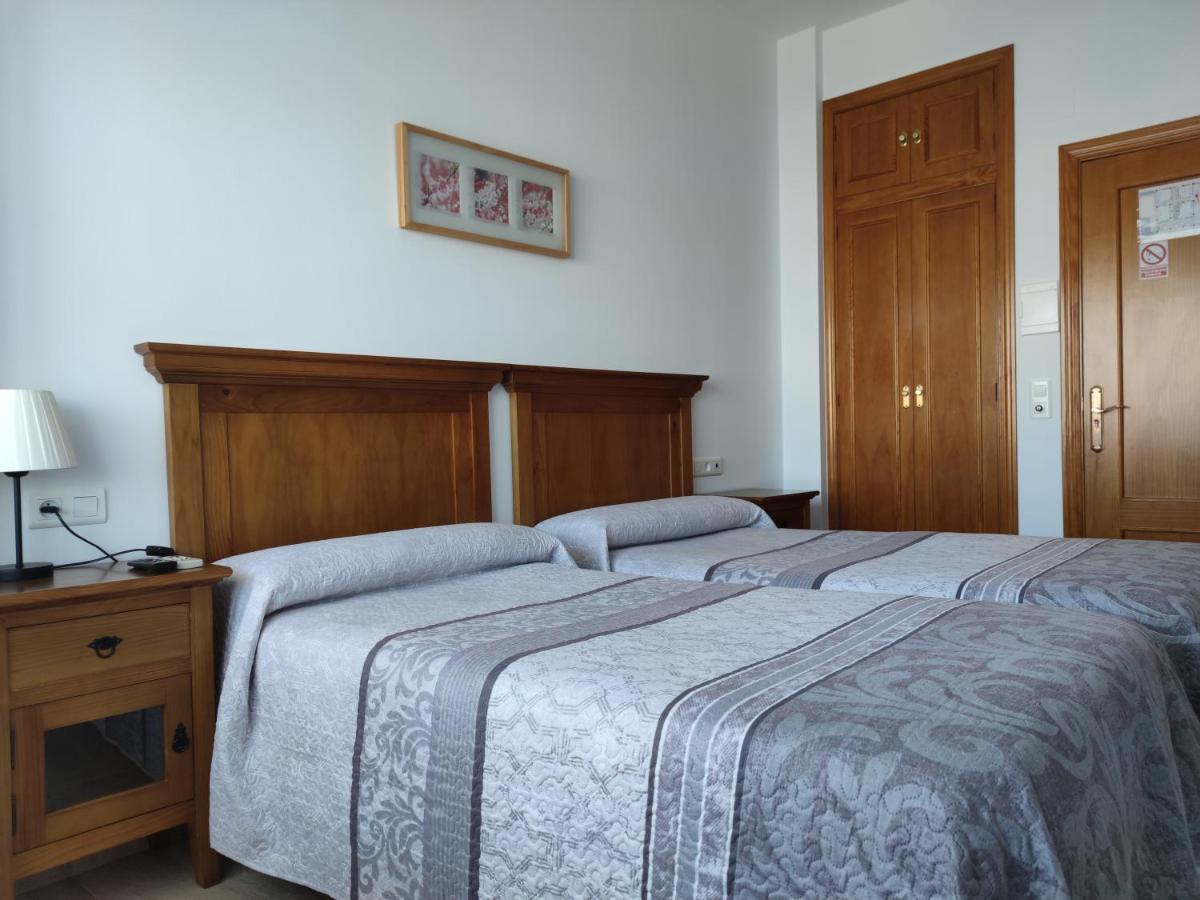 Hostal Parador De Los Llanos Torreorgaz Екстериор снимка