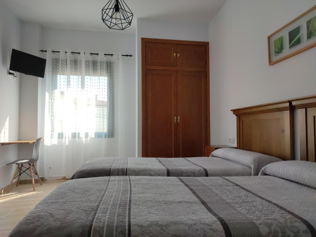 Hostal Parador De Los Llanos Torreorgaz Екстериор снимка