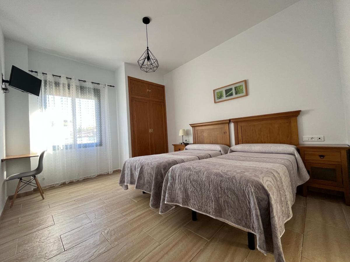 Hostal Parador De Los Llanos Torreorgaz Екстериор снимка