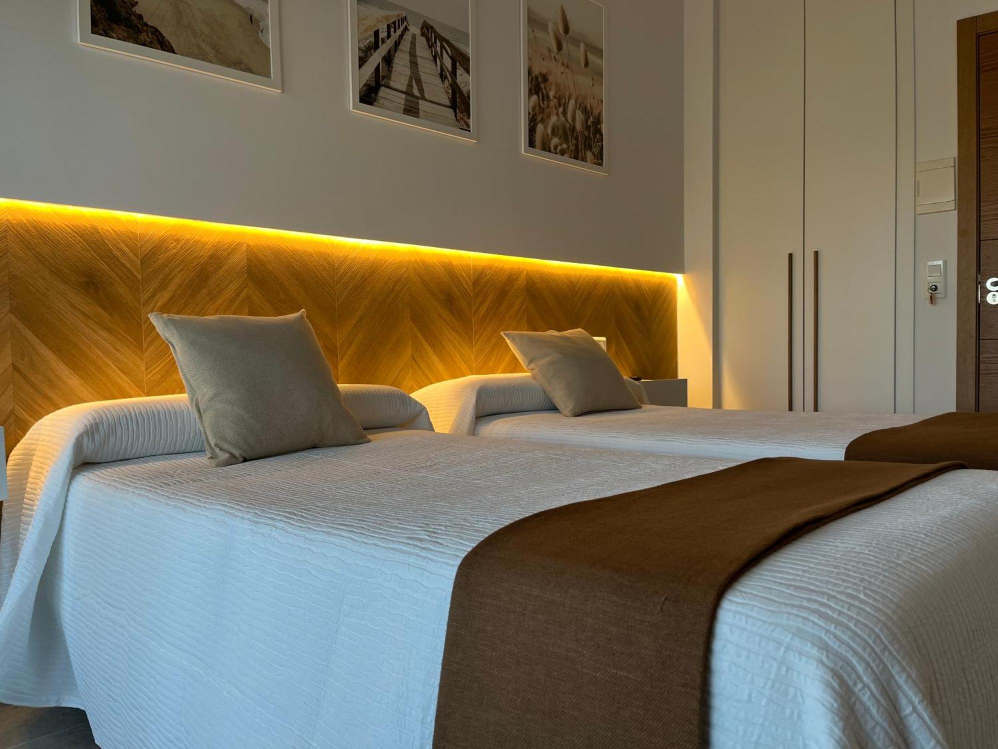 Hostal Parador De Los Llanos Torreorgaz Екстериор снимка