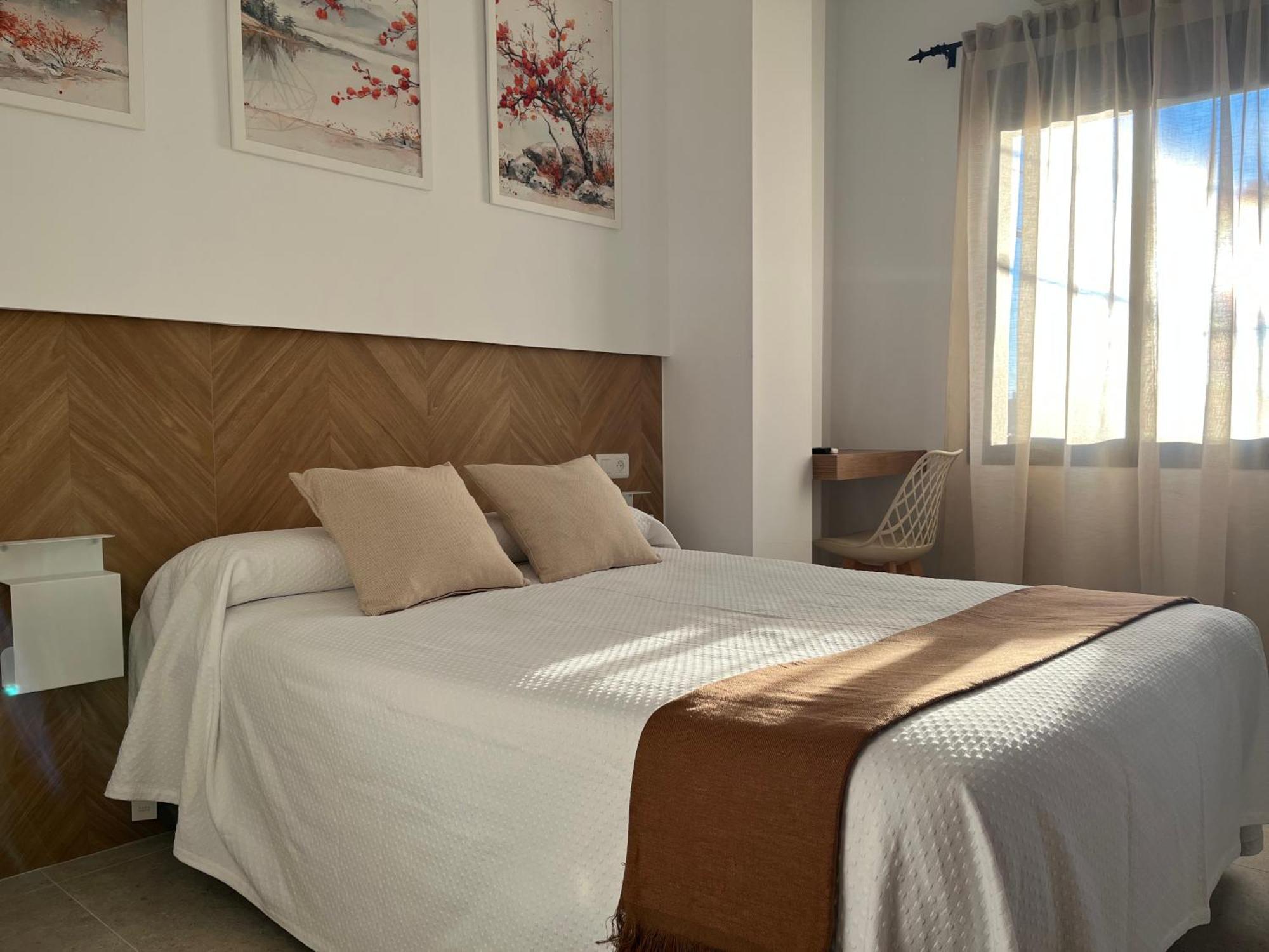 Hostal Parador De Los Llanos Torreorgaz Екстериор снимка