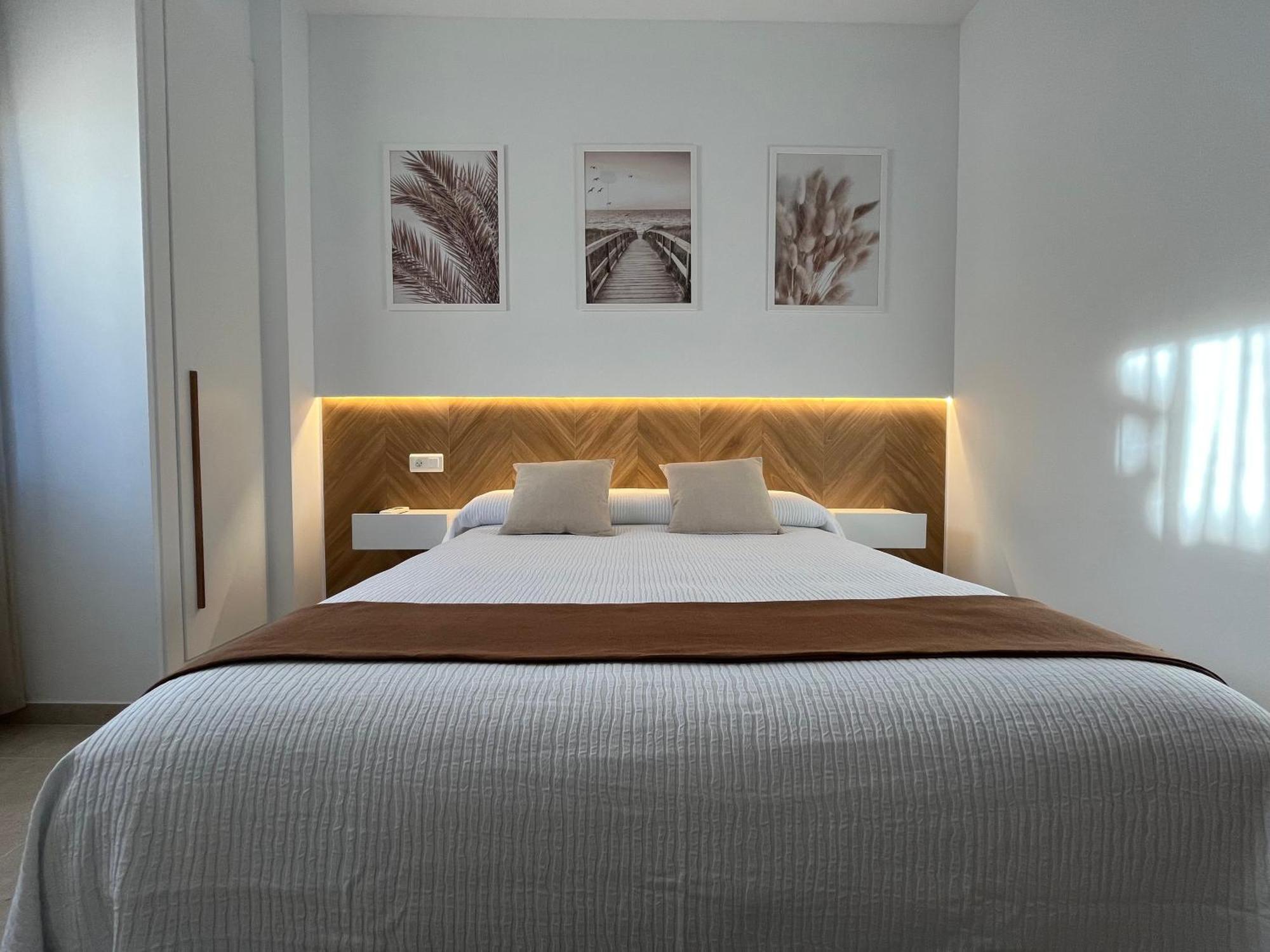 Hostal Parador De Los Llanos Torreorgaz Екстериор снимка