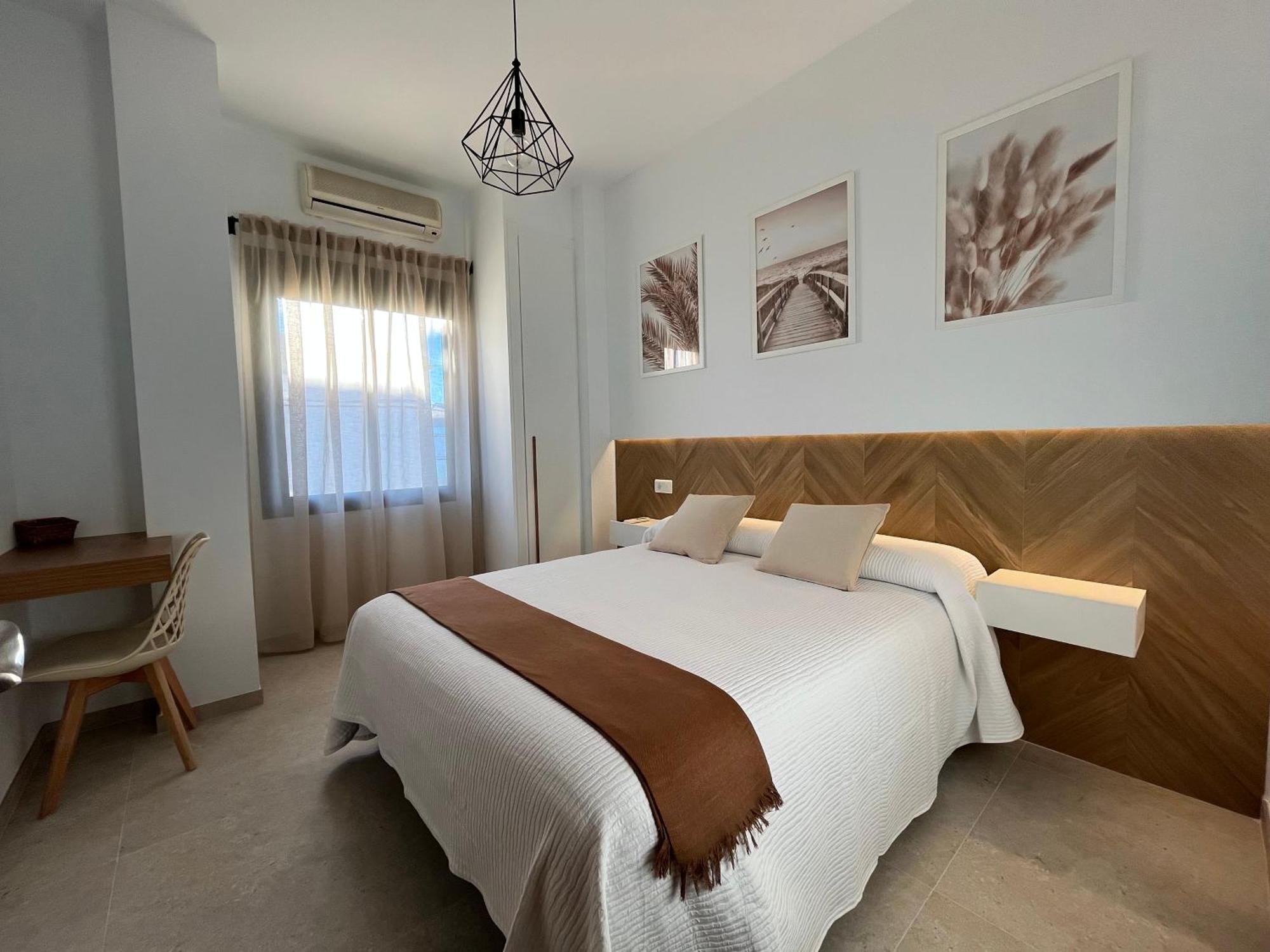 Hostal Parador De Los Llanos Torreorgaz Екстериор снимка