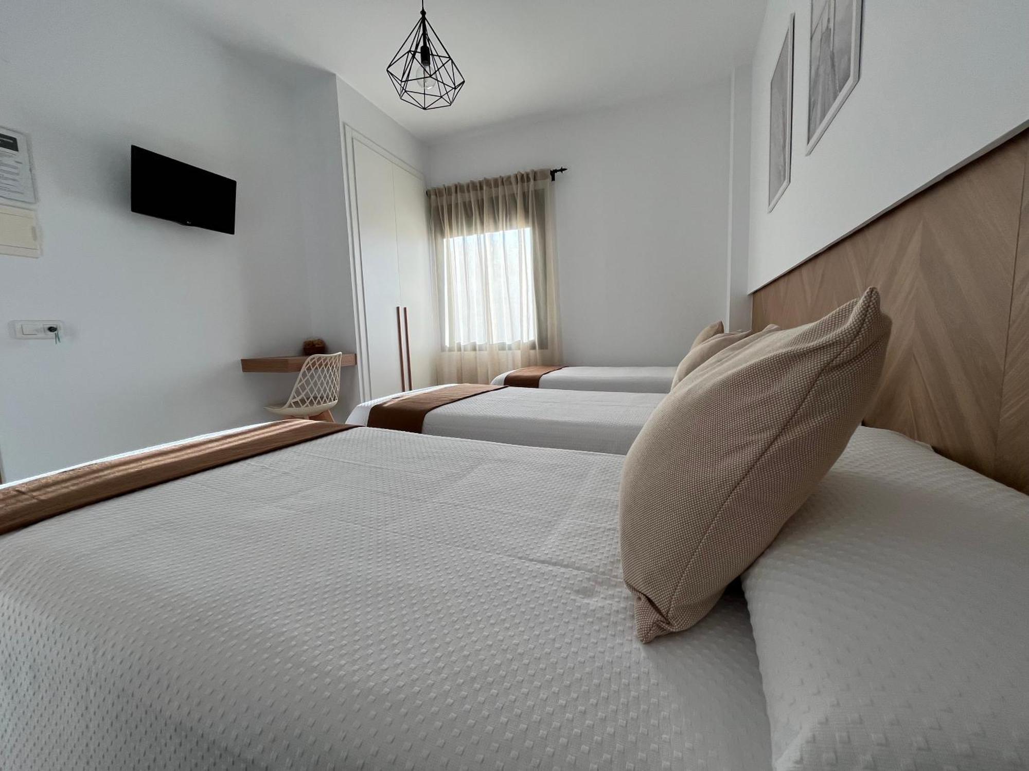 Hostal Parador De Los Llanos Torreorgaz Екстериор снимка