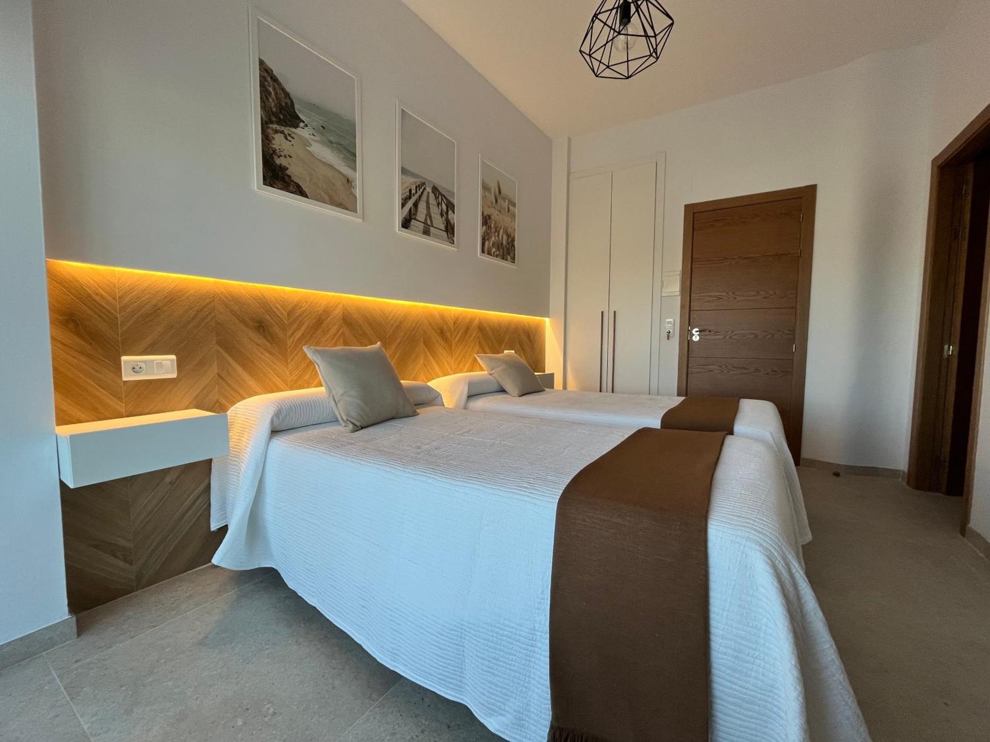 Hostal Parador De Los Llanos Torreorgaz Екстериор снимка