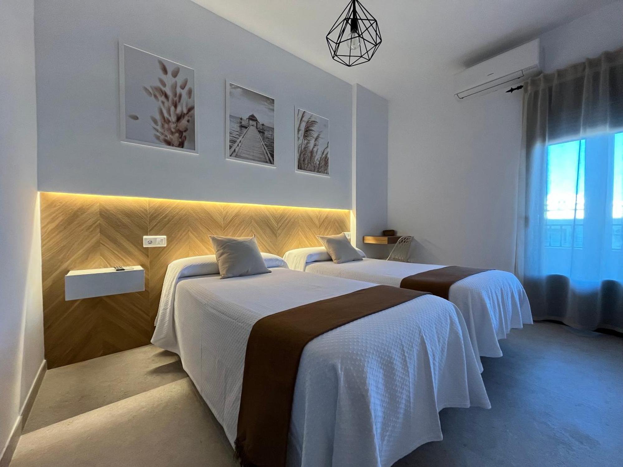 Hostal Parador De Los Llanos Torreorgaz Екстериор снимка
